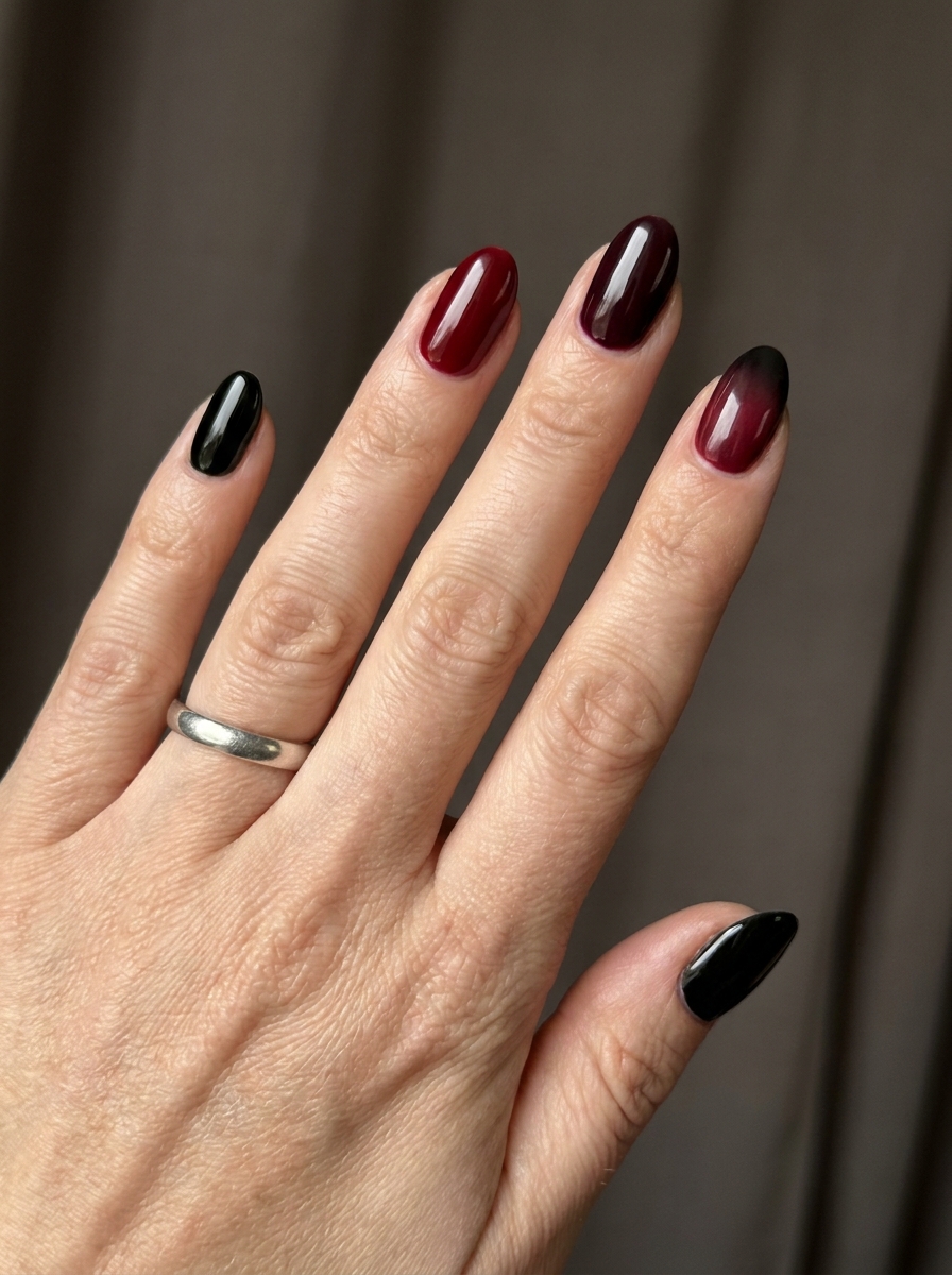 Red and Black Mix Vampire Nails als Vampire Nägel Inspiration 2026